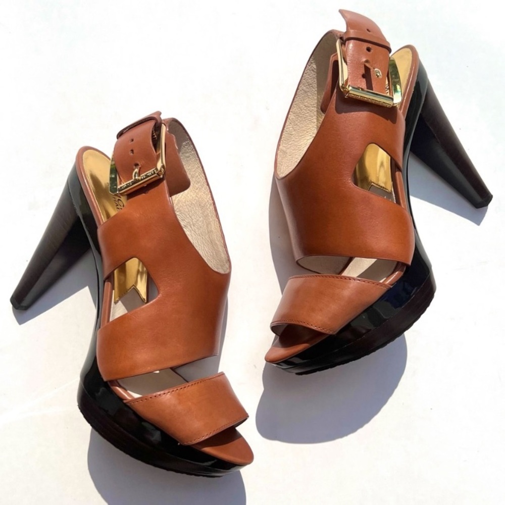 😍 Michael Kors Carla Cognac Brown Leather
Platform Sandal✨